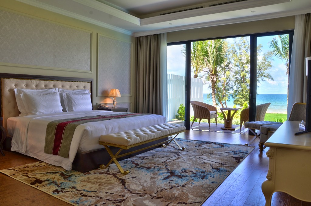 Thanh lịch, gọn gàng, dễ sử dụng là tất cả những gì mà rèm cửa Lumitex mang lại cho không gian của bạn