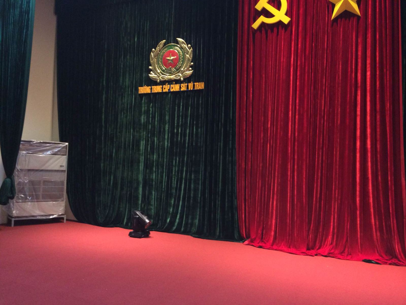 Rèm hội trường một sản phẩm không thể thiếu ở các hội trường, nhà hát, sân khấu